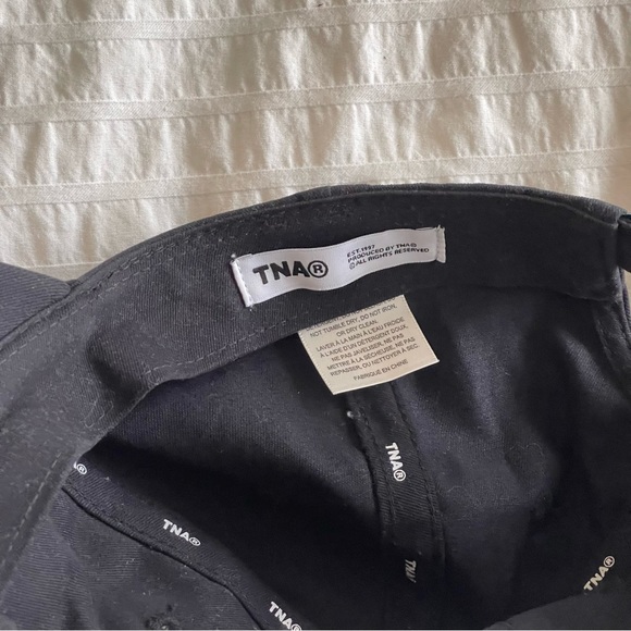 Aritzia TNA LA Dad Hat - Picture 3 of 3